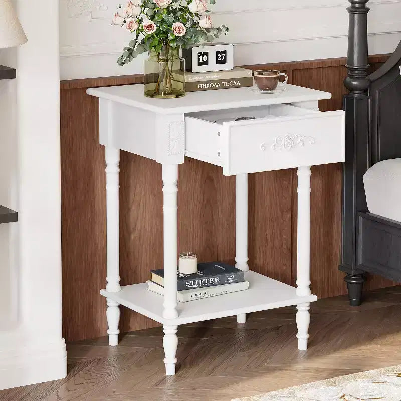 Table de chevet chic blanche/noire avec tiroir et étagère inférieure, table d'appoint : Rangement élégant pour chambre à coucher, table de chevet avec tiroir