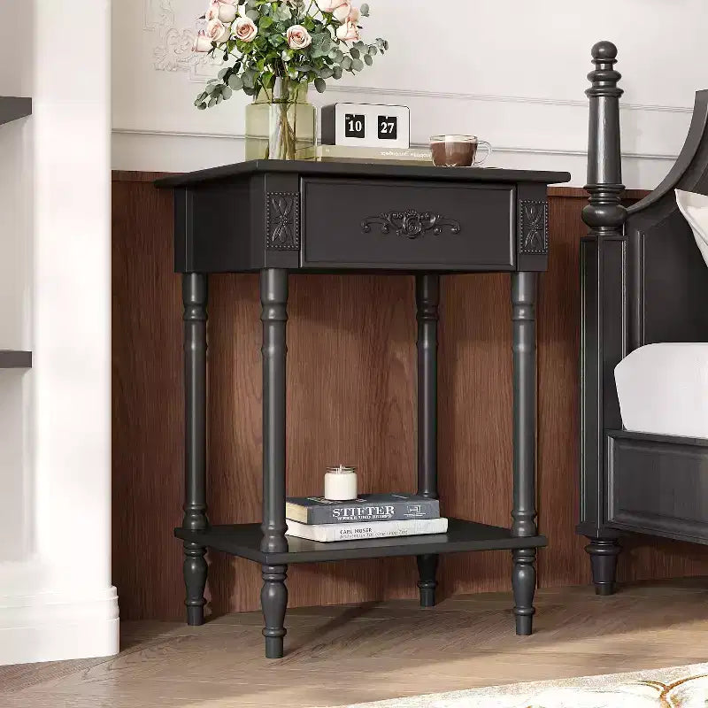 Table de chevet chic blanche/noire avec tiroir et étagère inférieure, table d'appoint : Rangement élégant pour chambre à coucher, table de chevet avec tiroir