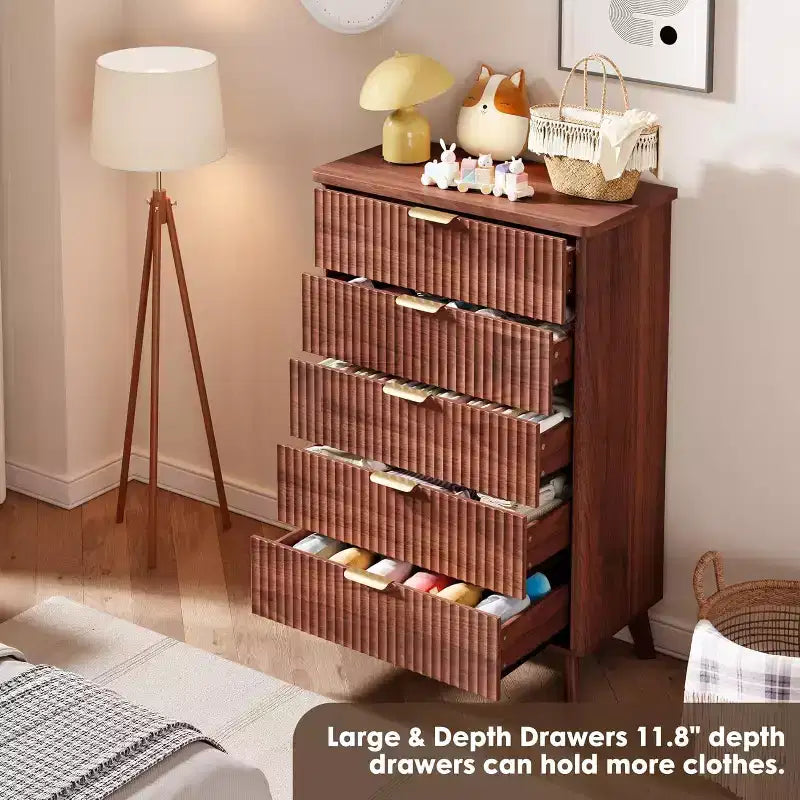 Commode cannelée pour chambre à coucher avec 5 tiroirs profonds, commode haute de 120 cm, design à profil incurvé, commode moderne en bois, pour salon