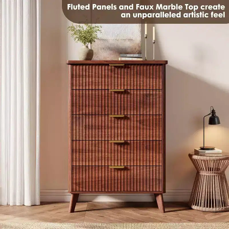 Commode cannelée pour chambre à coucher avec 5 tiroirs profonds, commode haute de 120 cm, design à profil incurvé, commode moderne en bois, pour salon