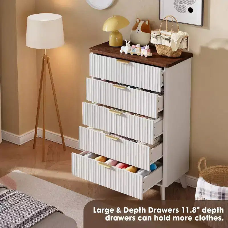 Commode cannelée pour chambre à coucher avec 5 tiroirs profonds, commode haute de 120 cm, design à profil incurvé, commode moderne en bois, pour salon