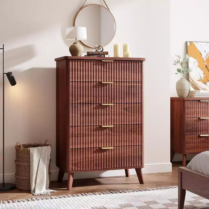 Commode cannelée pour chambre à coucher avec 5 tiroirs profonds, commode haute de 120 cm, design à profil incurvé, commode moderne en bois, pour salon