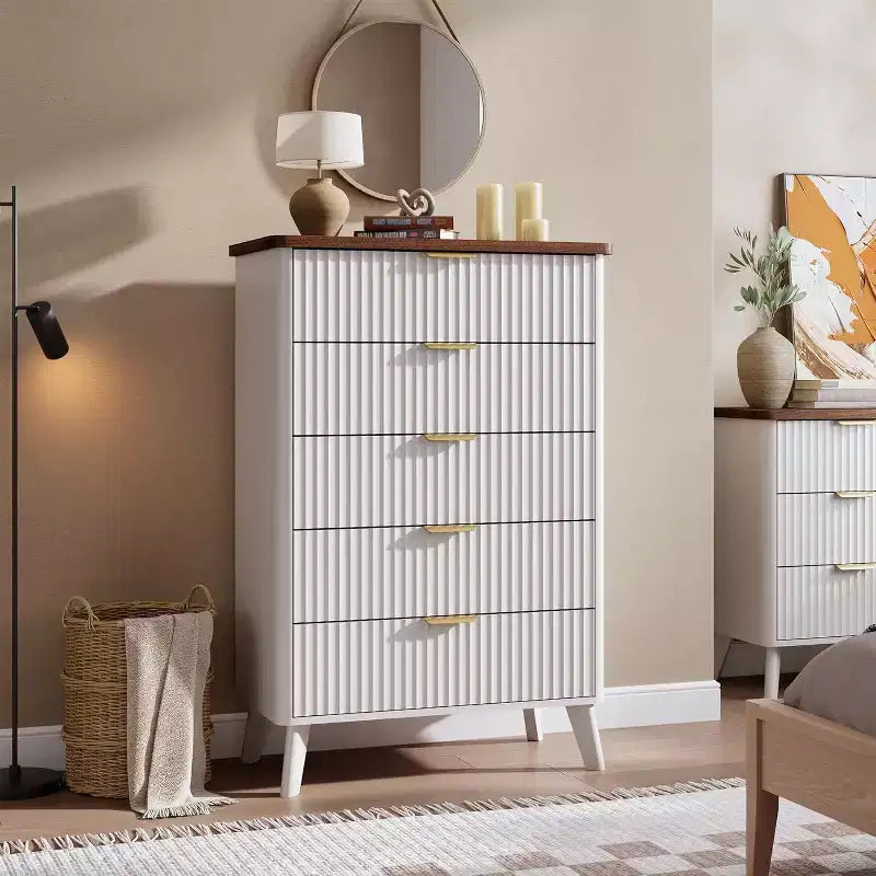 Commode cannelée pour chambre à coucher avec 5 tiroirs profonds, commode haute de 120 cm, design à profil incurvé, commode moderne en bois, pour salon